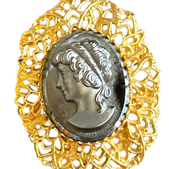Large Vintage black glass hematite cameo gold finish brooch ornate filagree - Picture 4 of 7